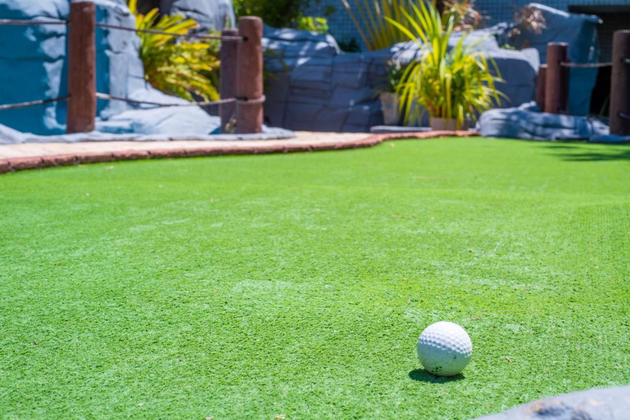 فندق ريتز لاجوا دا أنتا هوتل آند سبا Maceió المظهر الخارجي الصورة Golf ball on artificial turf
